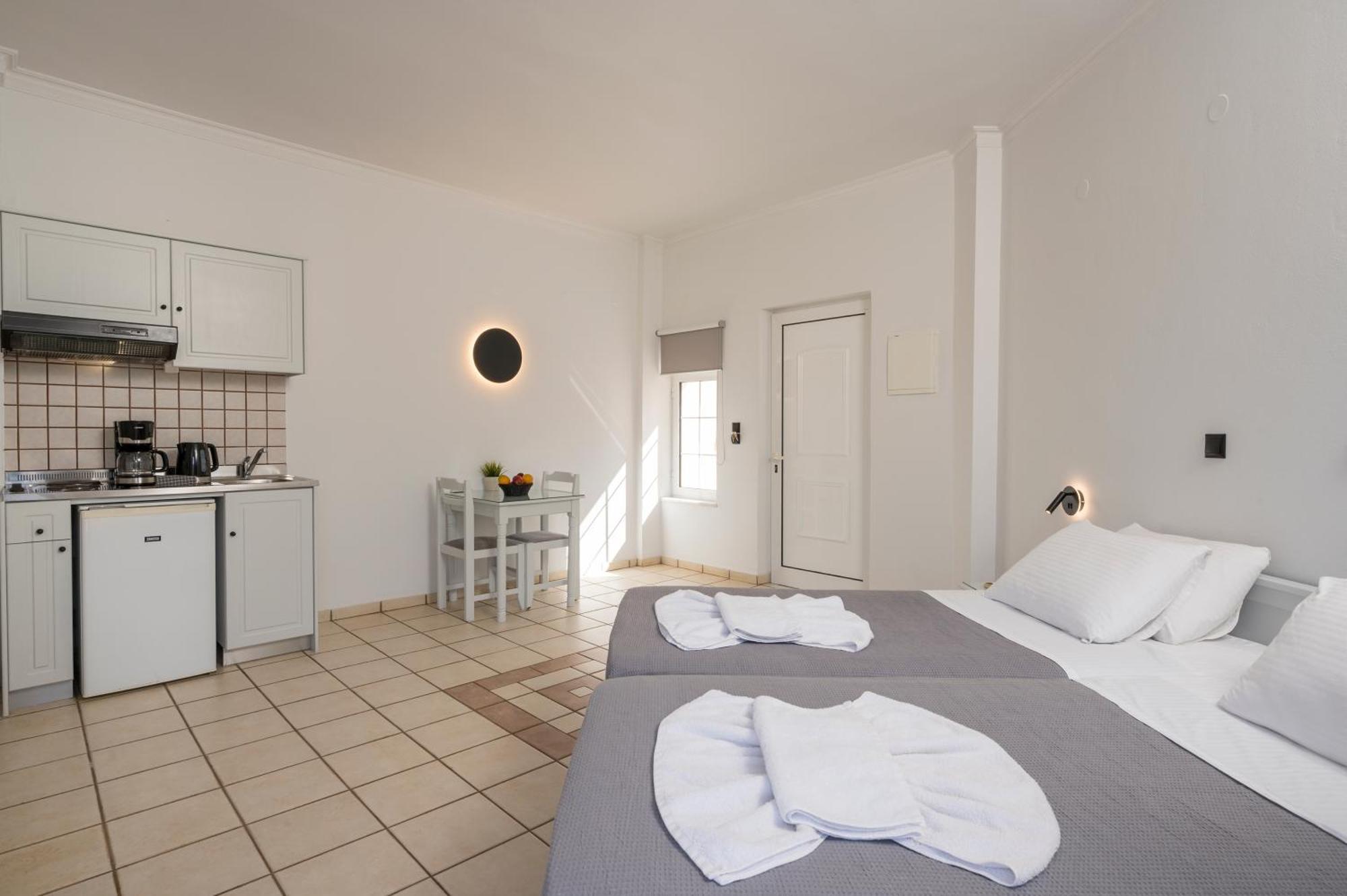 Hotel Caretta Beach Йеранион Экстерьер фото